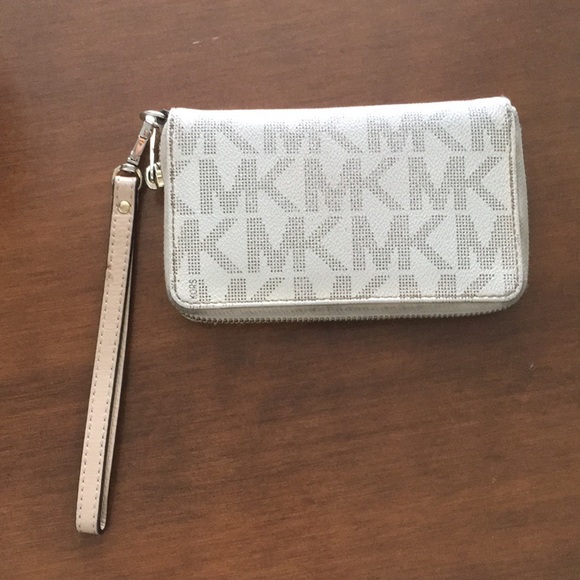 Michael Kors Wallet - Picture 2 of 3